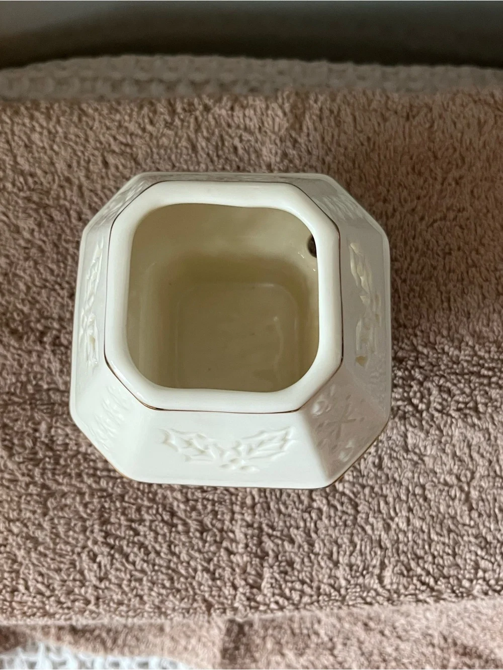 Lennox Classic Cream Ceramic Oil Warmer with Gold Trim 228